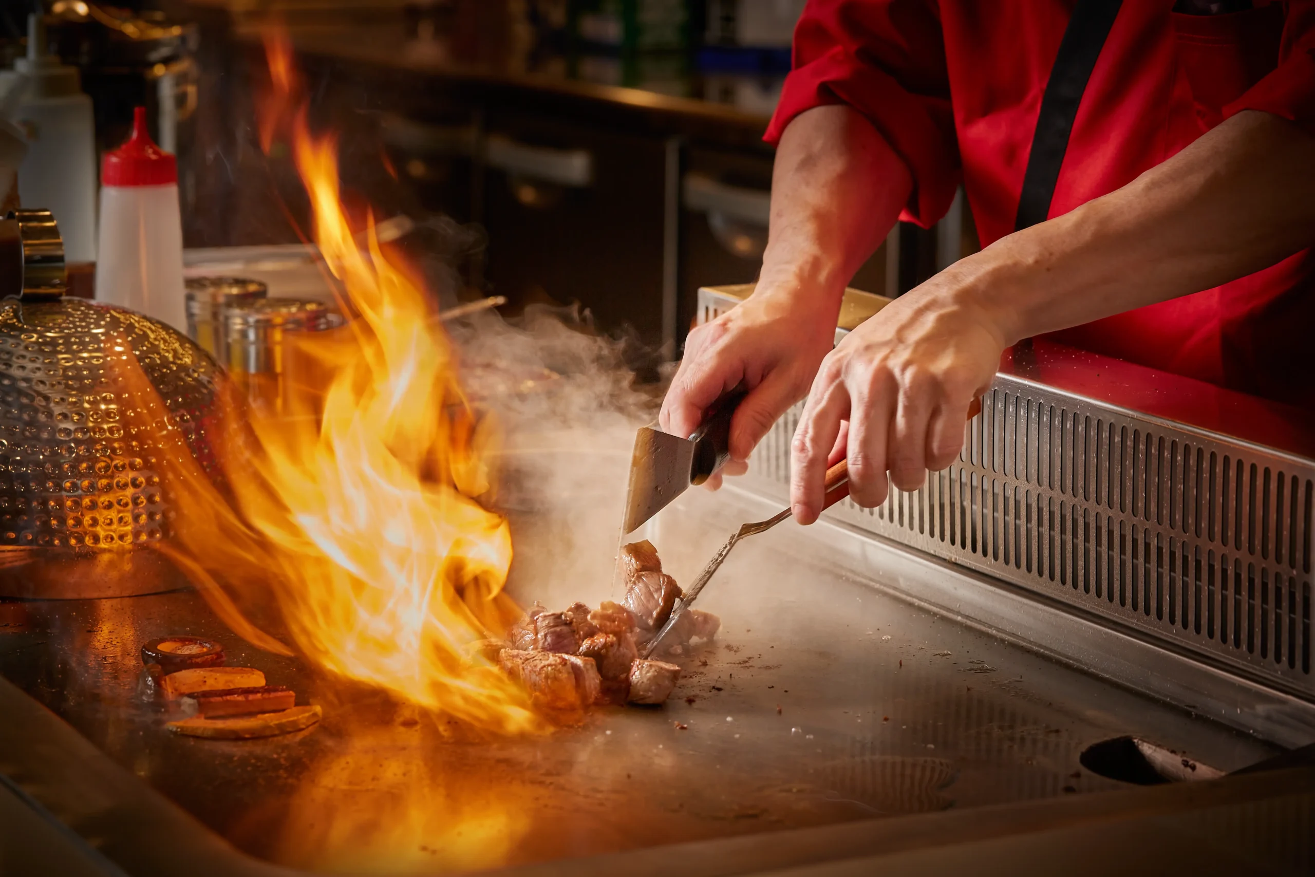Hinoya Teppanyaki Chef in Action 01A