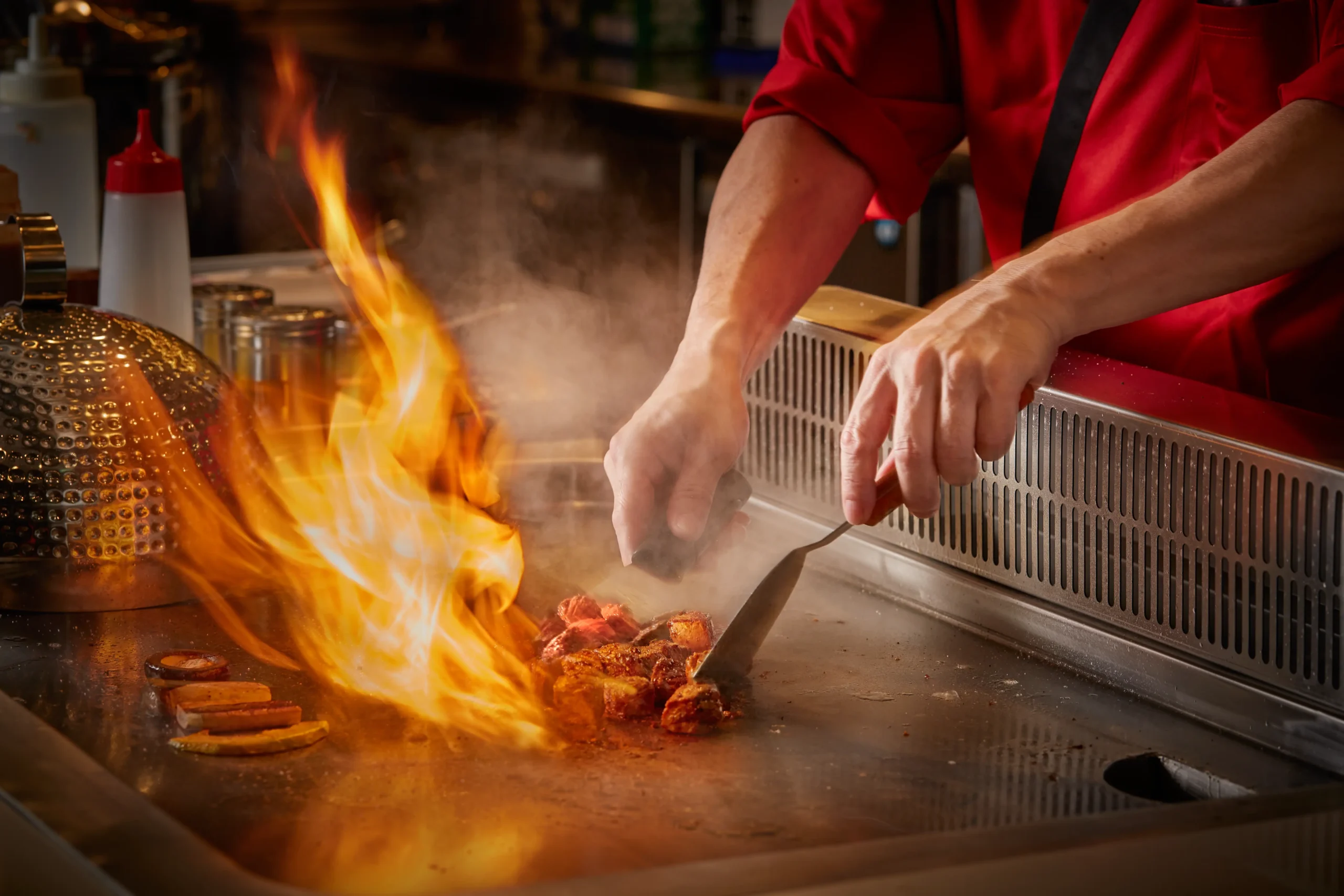 Hinoya Teppanyaki Chef in Action 02
