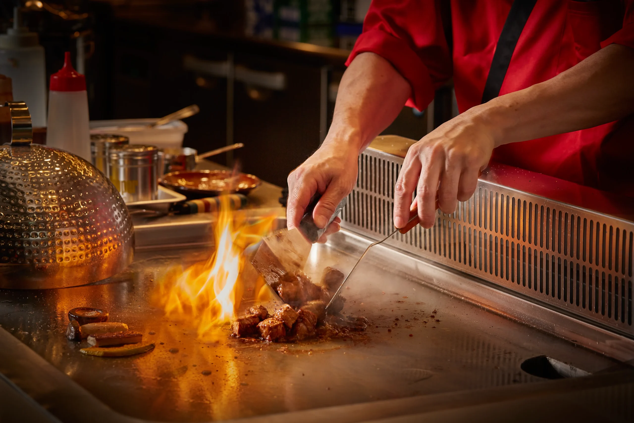 Hinoya Teppanyaki Chef in Action 03